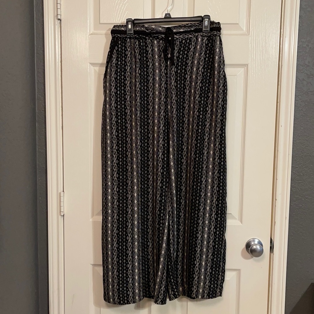 Black and cream wide legged pants